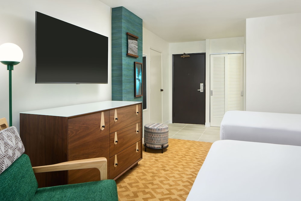 Waikiki Malia — Hotel rooms in Honolulu, Hawaii