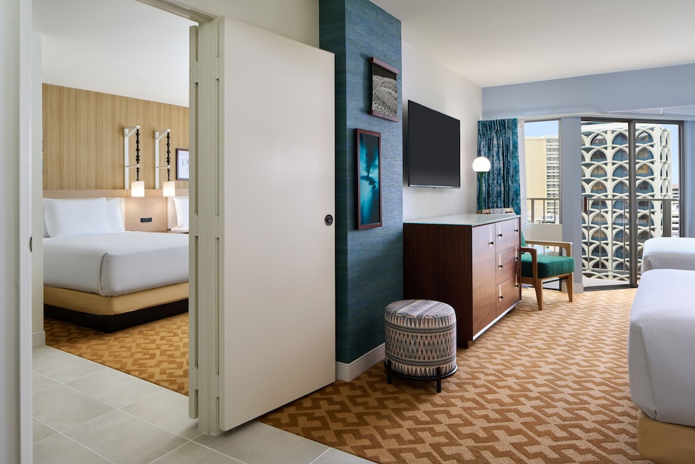 Waikiki Malia — Hotel rooms in Honolulu, Hawaii