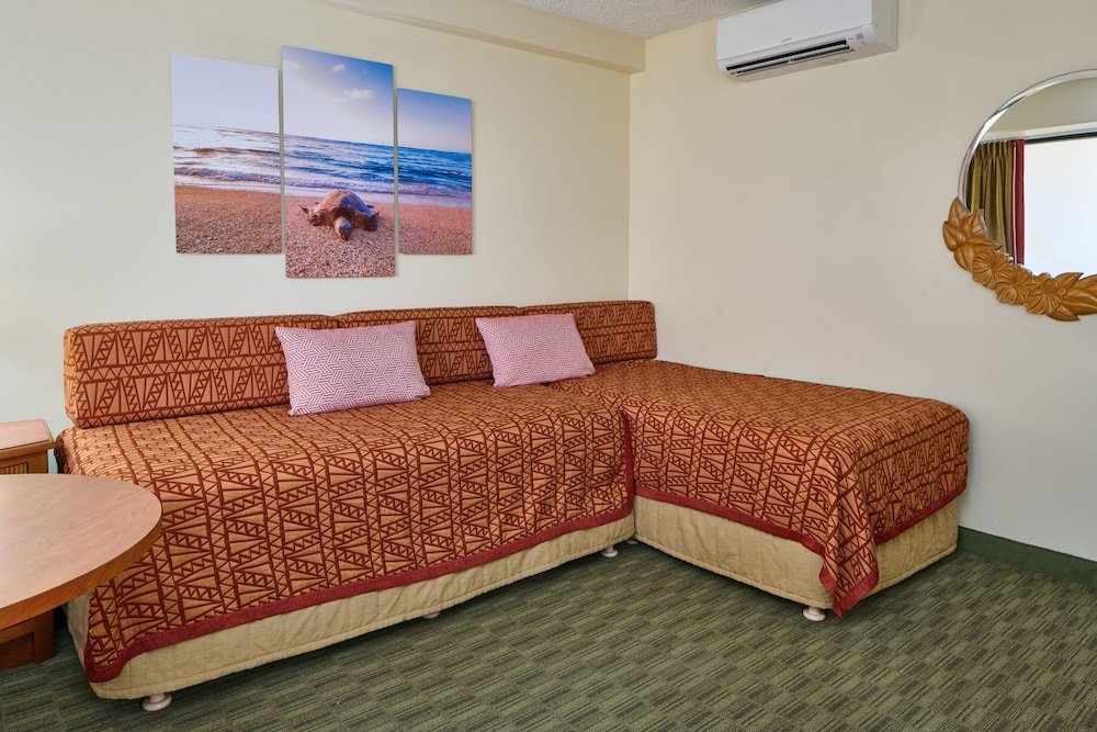 Waikiki Malia — Hotel rooms in Honolulu, Hawaii