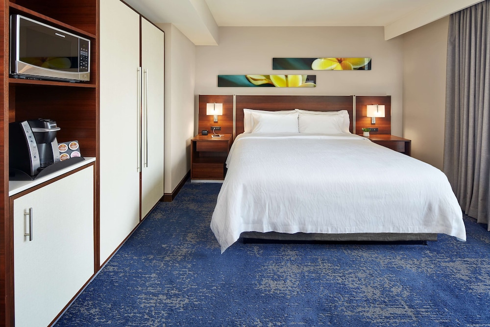 Hilton Garden Inn Waikiki Beach — Hotel rooms in Honolulu, Hawaii