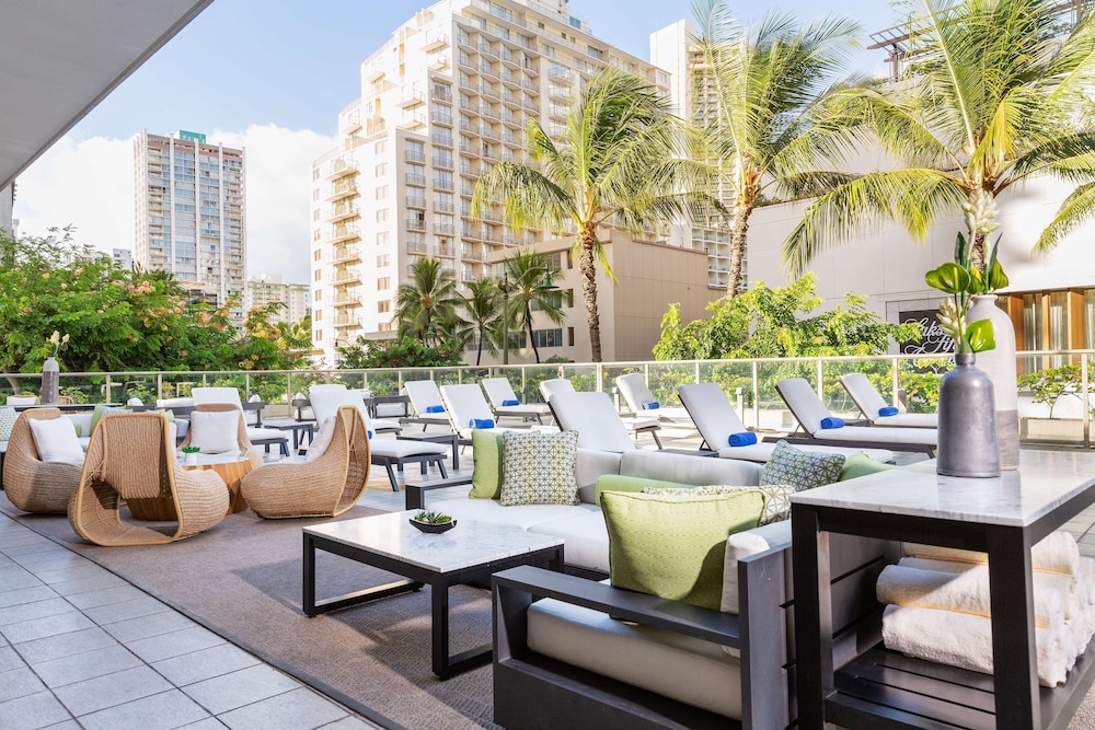 Hilton Garden Inn Waikiki Beach — Hotel rooms in Honolulu, Hawaii