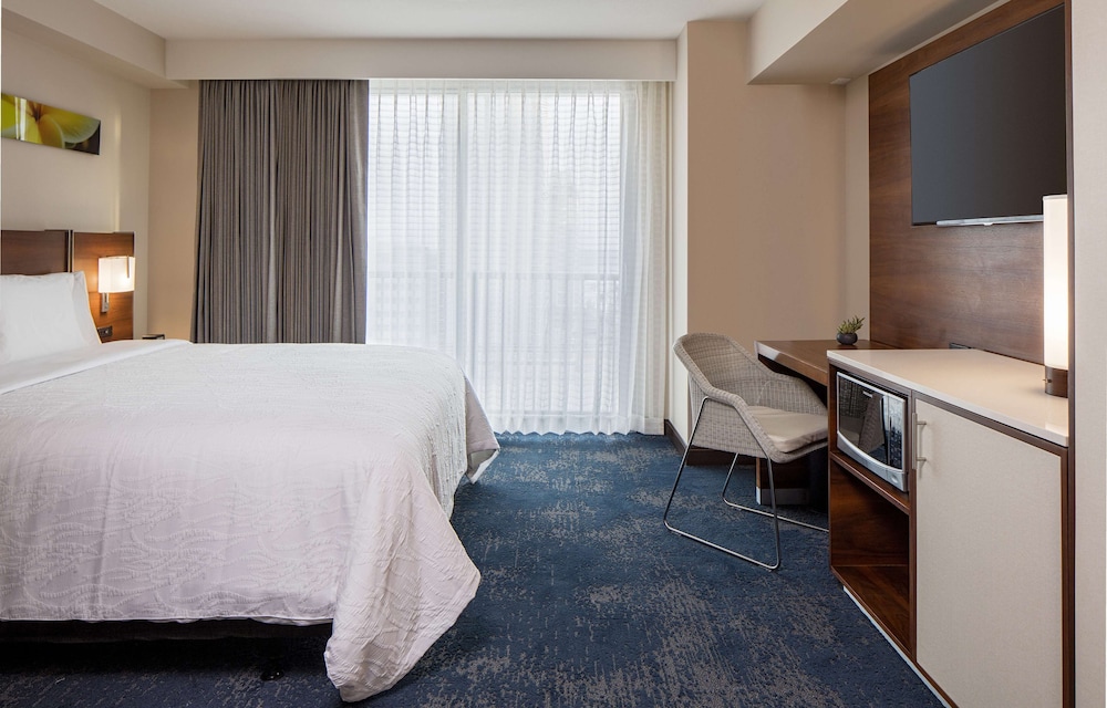 Hilton Garden Inn Waikiki Beach — Hotel rooms in Honolulu, Hawaii