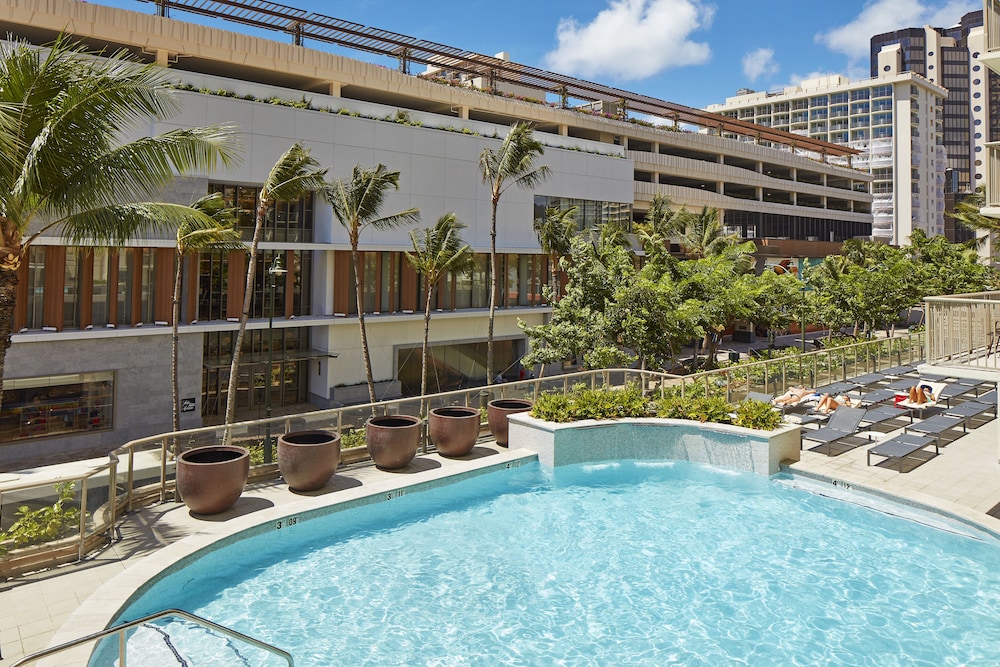 Hilton Garden Inn Waikiki Beach — Hotel building in Honolulu, Hawaii
