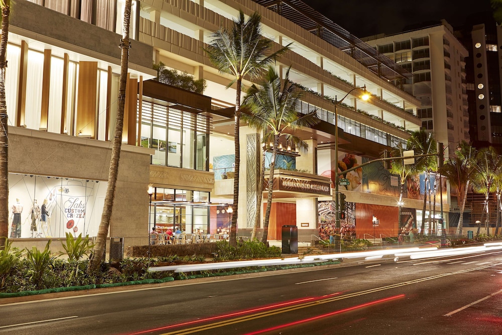 Hilton Garden Inn Waikiki Beach — Hotel building in Honolulu, Hawaii
