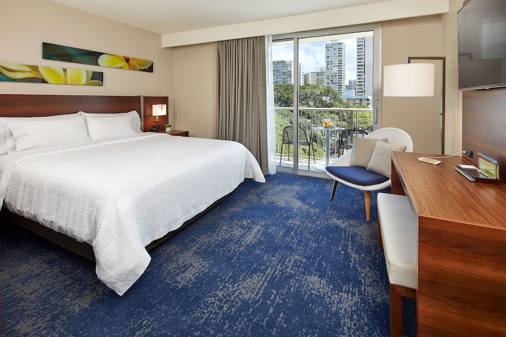 Hilton Garden Inn Waikiki Beach — Hotel rooms in Honolulu, Hawaii