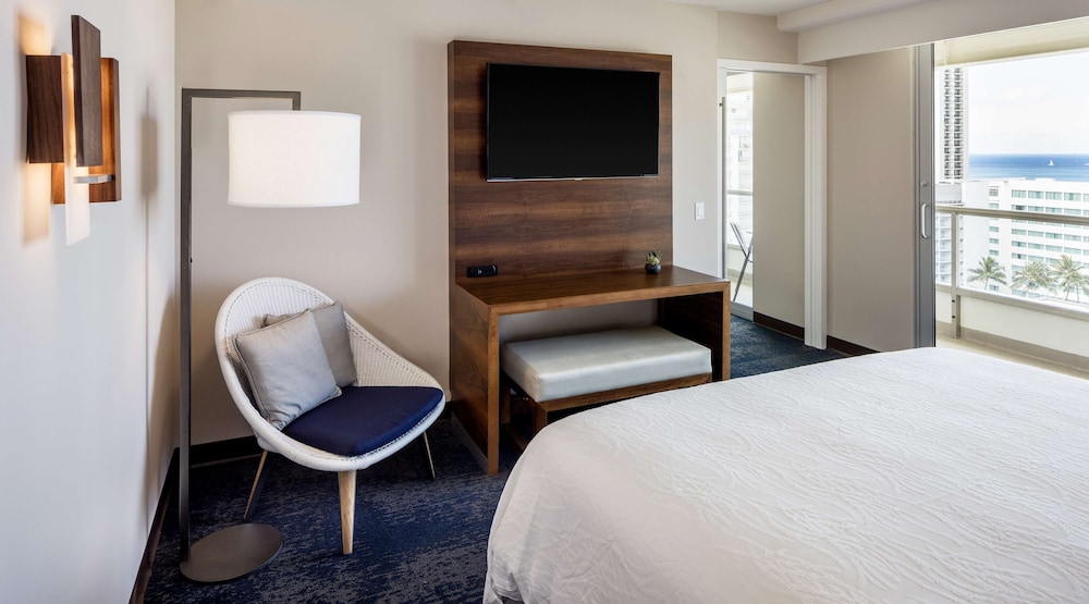 Hilton Garden Inn Waikiki Beach — Hotel rooms in Honolulu, Hawaii