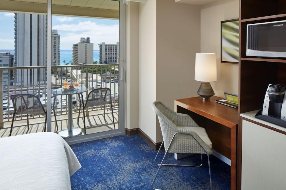 Hilton Garden Inn Waikiki Beach — Hotel rooms in Honolulu, Hawaii