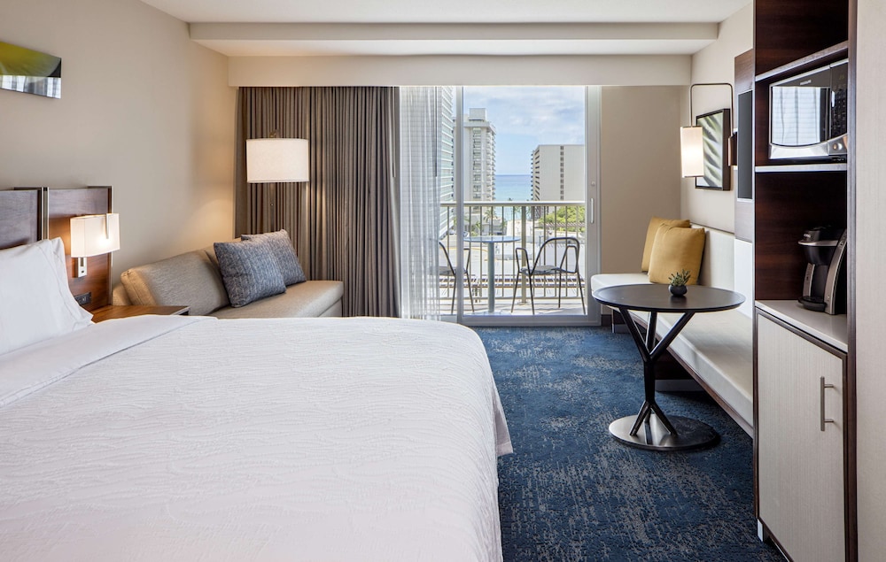 Hilton Garden Inn Waikiki Beach — Hotel rooms in Honolulu, Hawaii