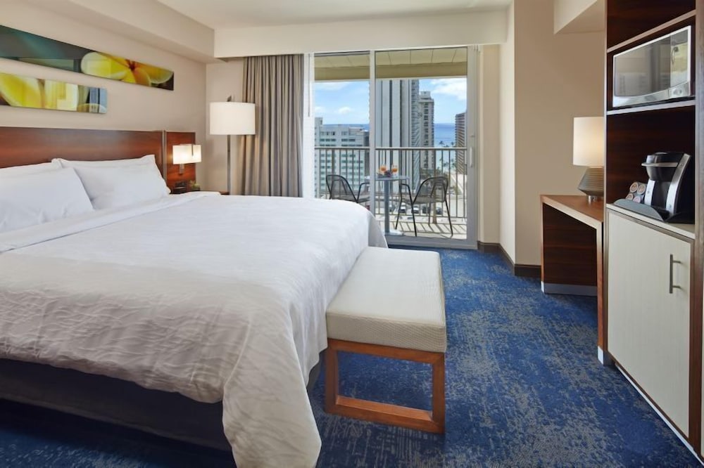Hilton Garden Inn Waikiki Beach — Hotel rooms in Honolulu, Hawaii