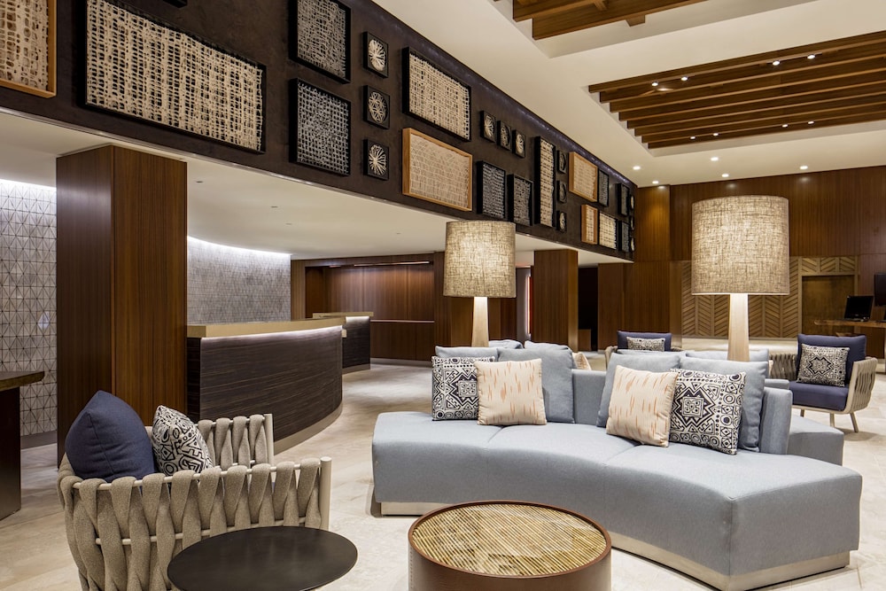 Hilton Garden Inn Waikiki Beach — Hotel building in Honolulu, Hawaii