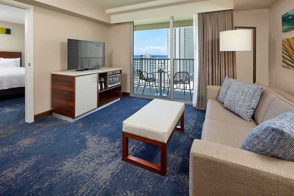Hilton Garden Inn Waikiki Beach — Hotel rooms in Honolulu, Hawaii