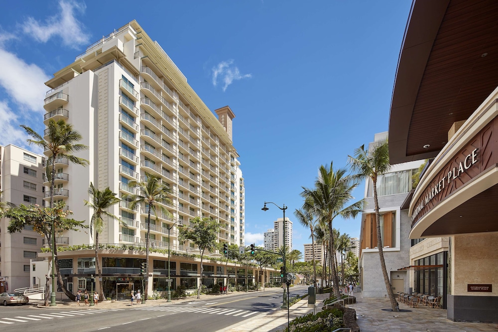 Hilton Garden Inn Waikiki Beach — Hotel building in Honolulu, Hawaii