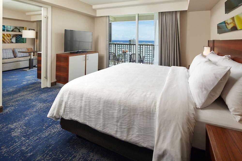 Hilton Garden Inn Waikiki Beach — Hotel rooms in Honolulu, Hawaii