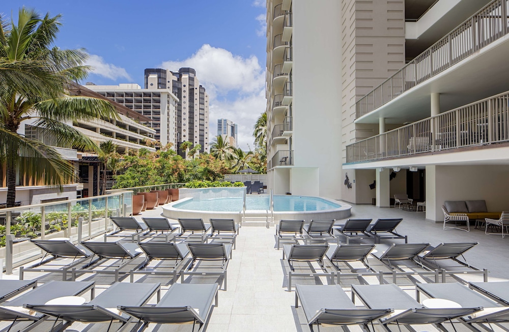 Hilton Garden Inn Waikiki Beach — Swimming pool in Honolulu, Hawaii