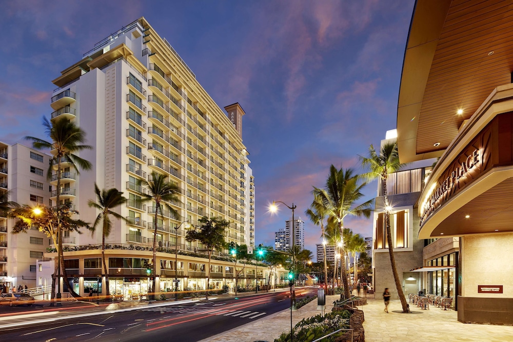 Hilton Garden Inn Waikiki Beach — Hotel building in Honolulu, Hawaii