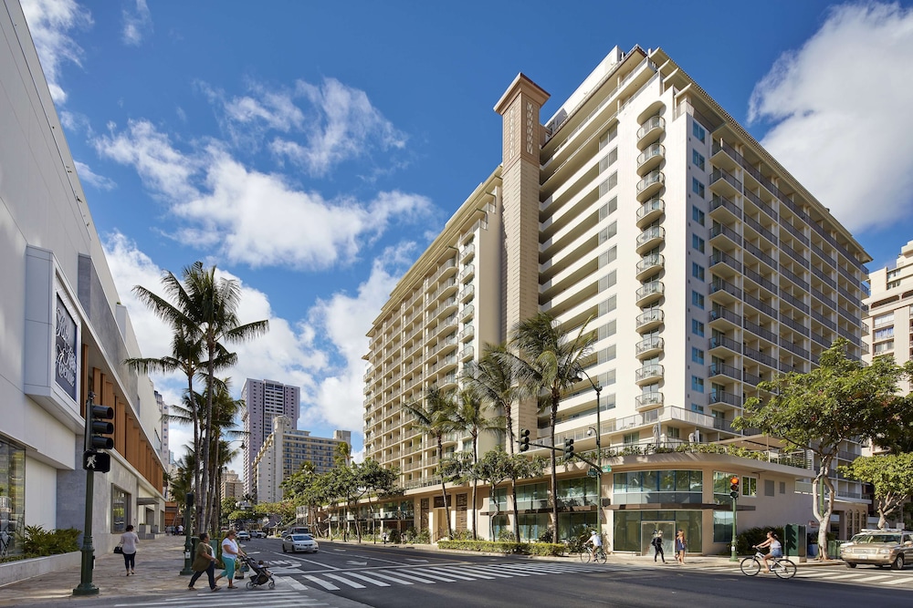 Hilton Garden Inn Waikiki Beach — Hotel building in Honolulu, Hawaii