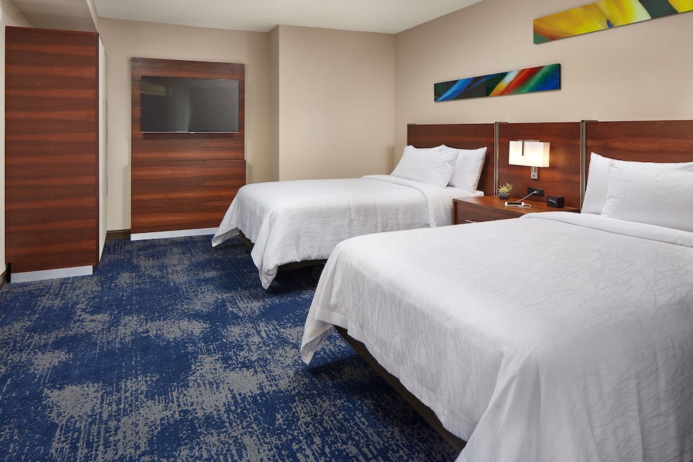 Hilton Garden Inn Waikiki Beach — Hotel rooms in Honolulu, Hawaii