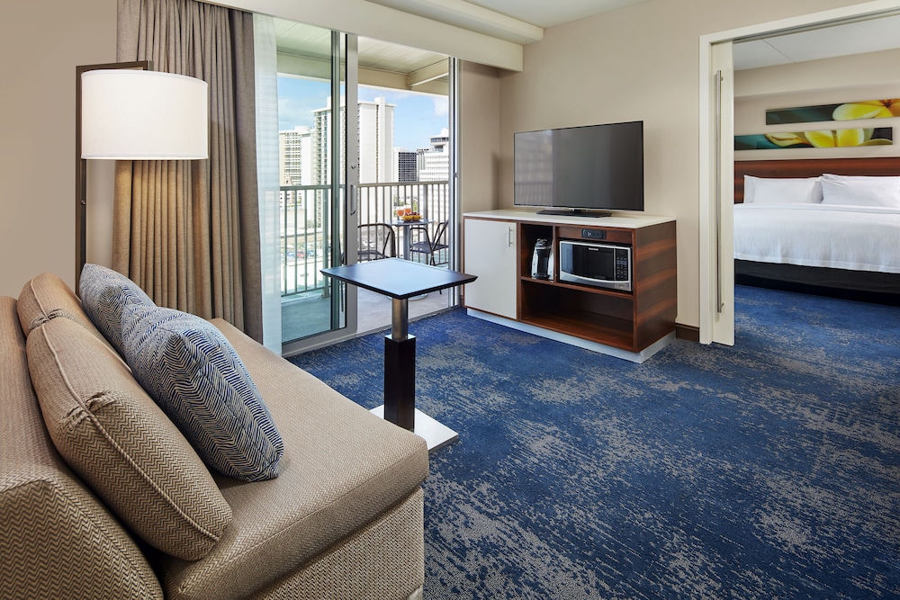 Hilton Garden Inn Waikiki Beach — Hotel rooms in Honolulu, Hawaii