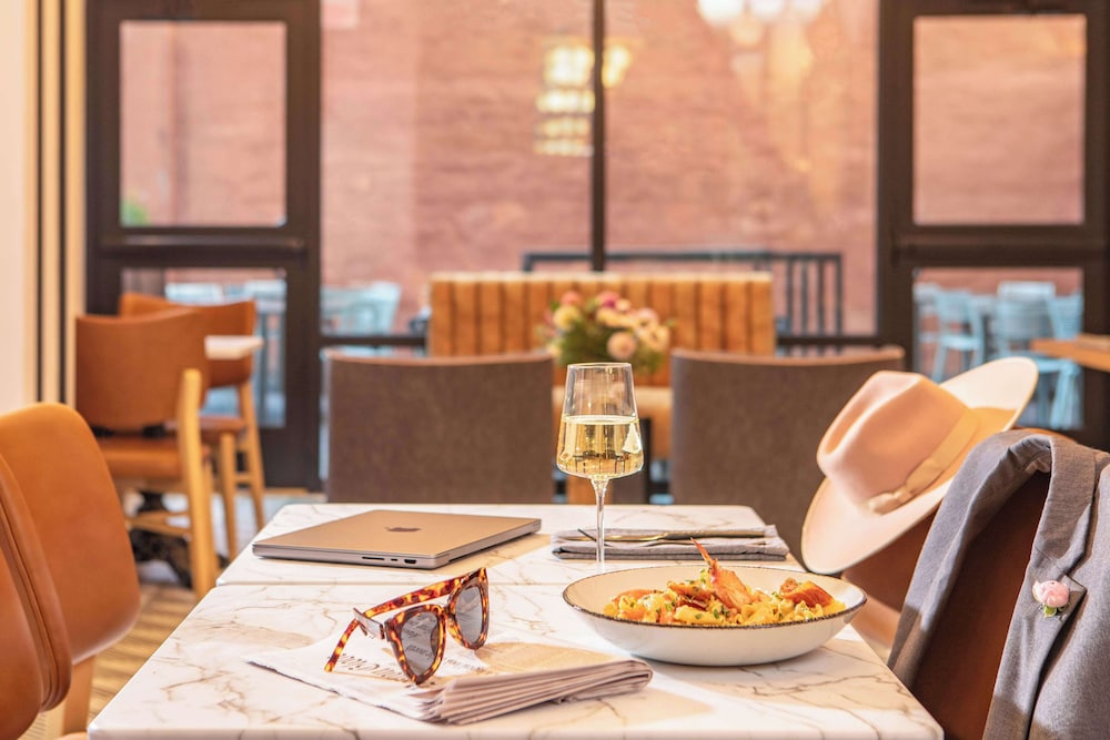 Pennyweight Hotel Boston, Curio Collection by Hilton — Restaurant & bars in Boston, Massachusetts