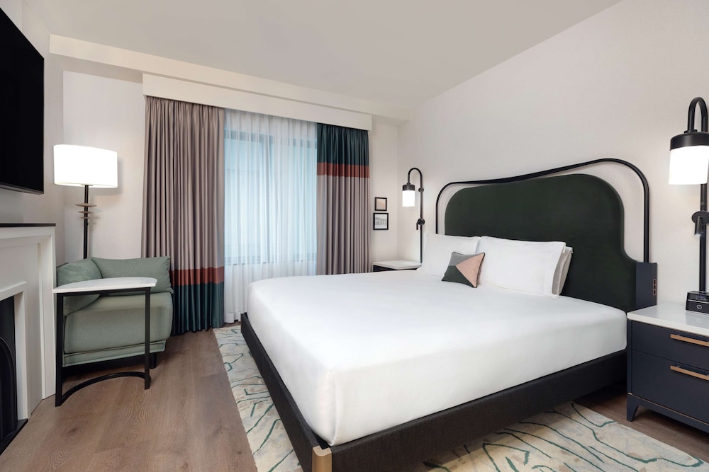 Pennyweight Hotel Boston, Curio Collection by Hilton — Hotel rooms in Boston, Massachusetts
