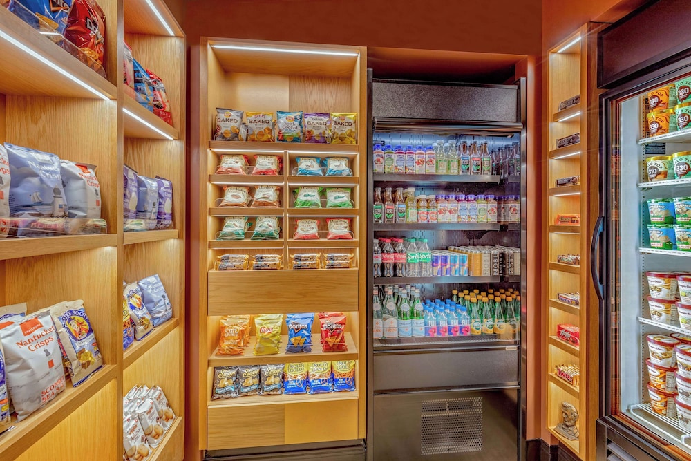 Pennyweight Hotel Boston, Curio Collection by Hilton — Restaurant & bars in Boston, Massachusetts