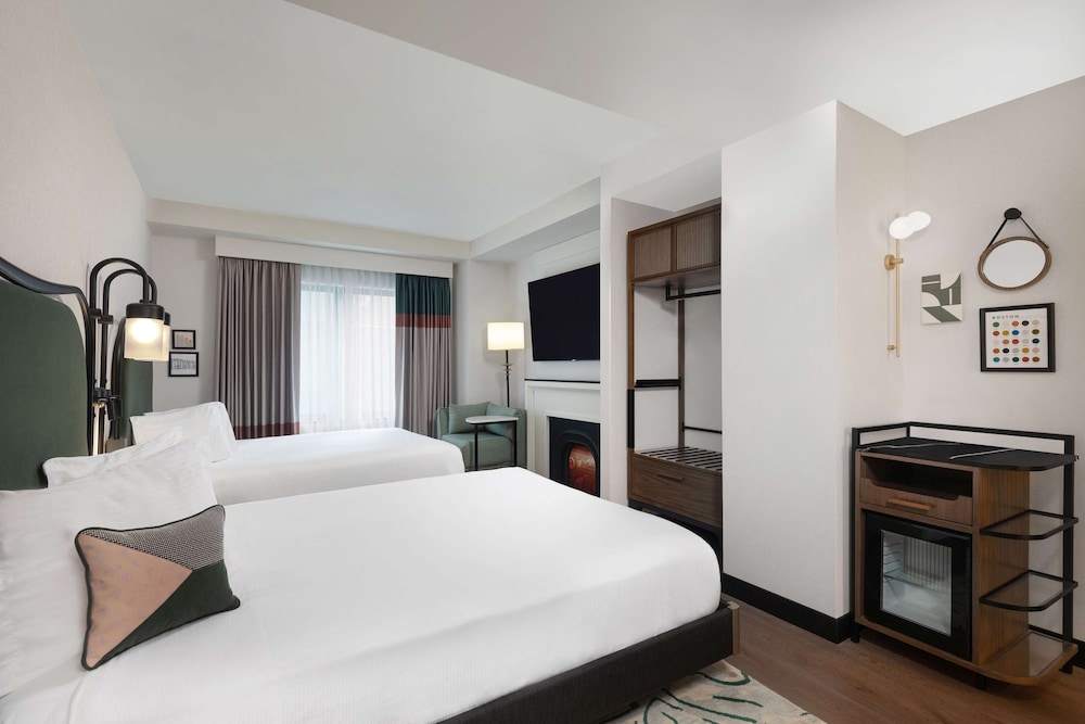 Pennyweight Hotel Boston, Curio Collection by Hilton — Hotel rooms in Boston, Massachusetts