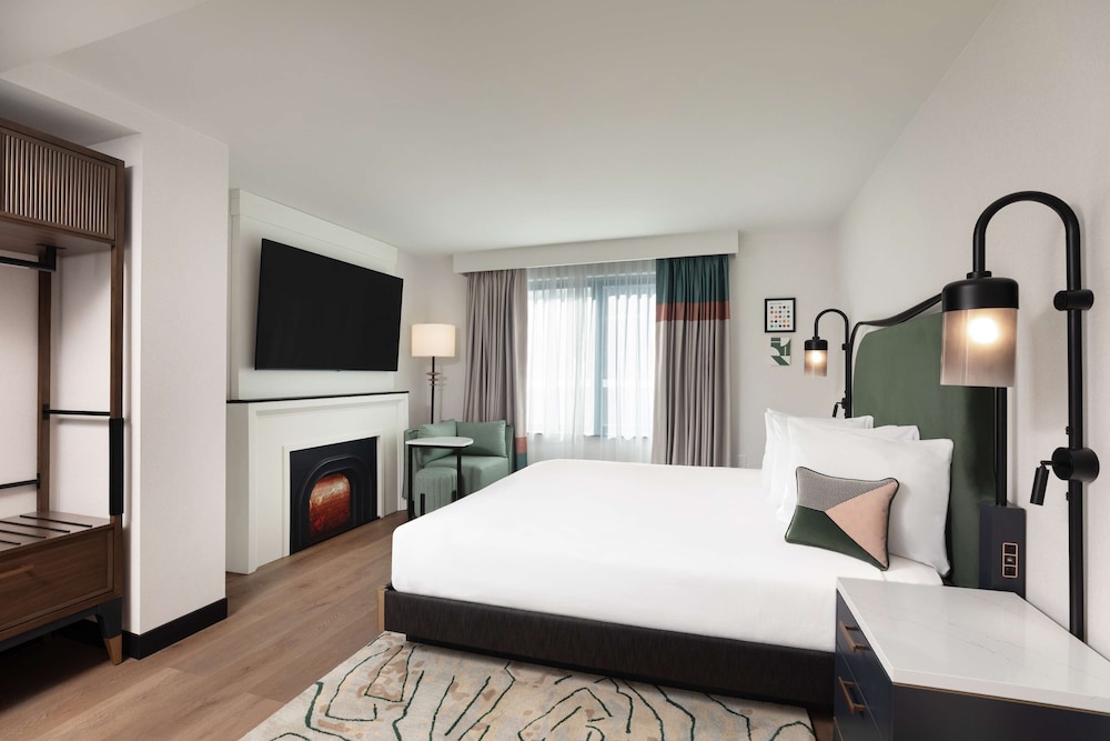 Pennyweight Hotel Boston, Curio Collection by Hilton — Hotel rooms in Boston, Massachusetts