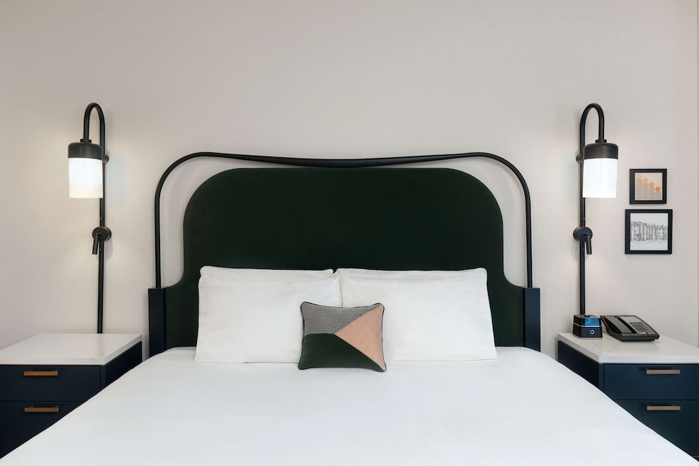 Pennyweight Hotel Boston, Curio Collection by Hilton — Hotel rooms in Boston, Massachusetts