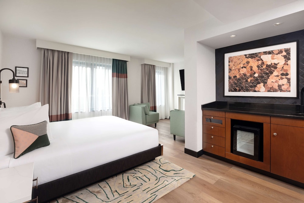 Pennyweight Hotel Boston, Curio Collection by Hilton — Hotel rooms in Boston, Massachusetts