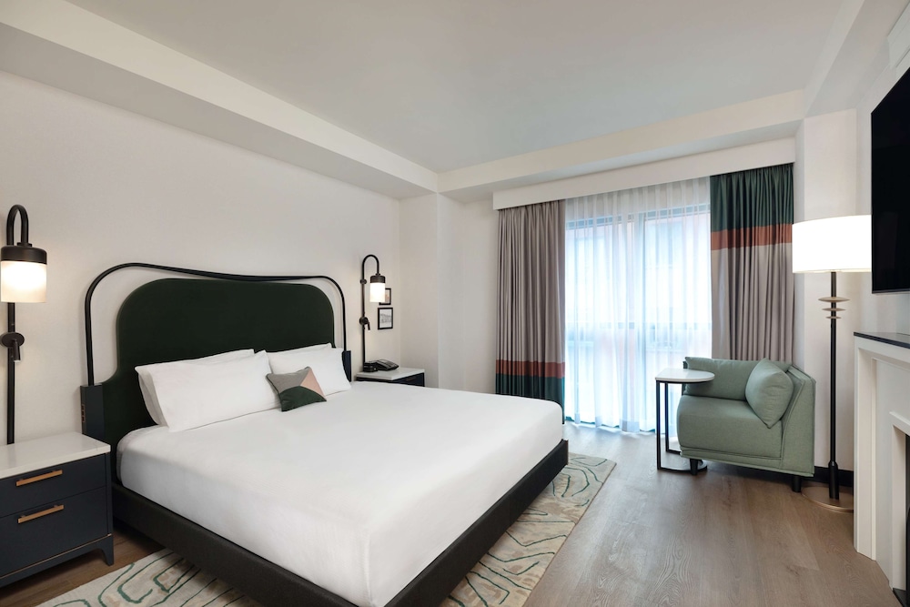 Pennyweight Hotel Boston, Curio Collection by Hilton — Hotel rooms in Boston, Massachusetts