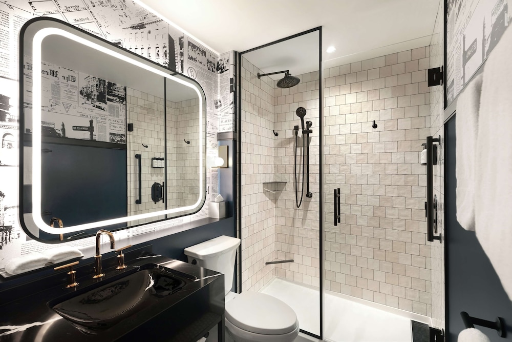 Pennyweight Hotel Boston, Curio Collection by Hilton — Hotel rooms in Boston, Massachusetts