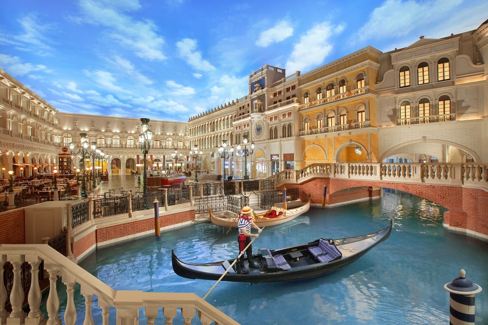 The Palazzo at The Venetian — Hotel building in Las Vegas, Nevada