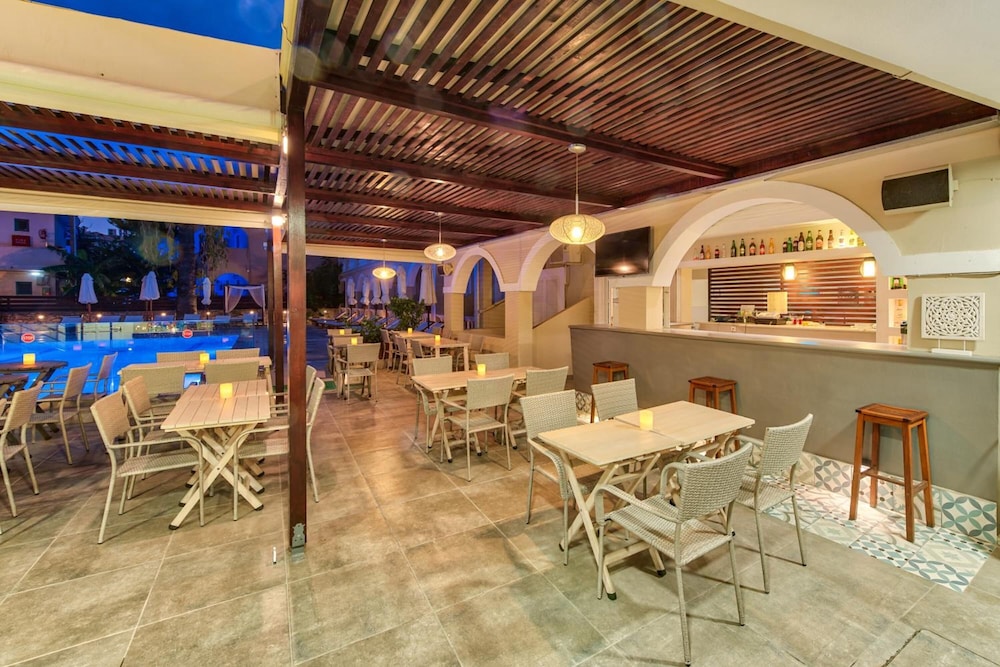 Natalie — Restaurant & bars in Laganas, Ionian Islands