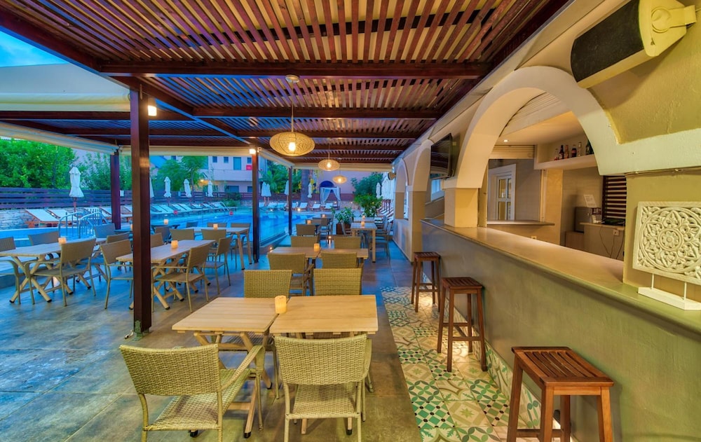 Natalie — Restaurant & bars in Laganas, Ionian Islands