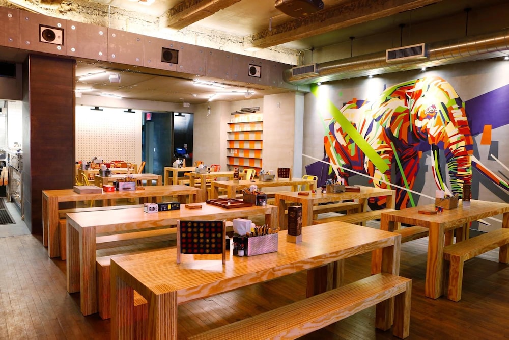 Pod 51 — Restaurant & bars in New York City, New York State