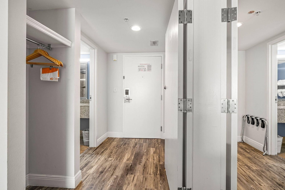 Quality Inn & Suites Tampa near Fairgrounds and Casino — Hotel rooms in Tampa, Florida