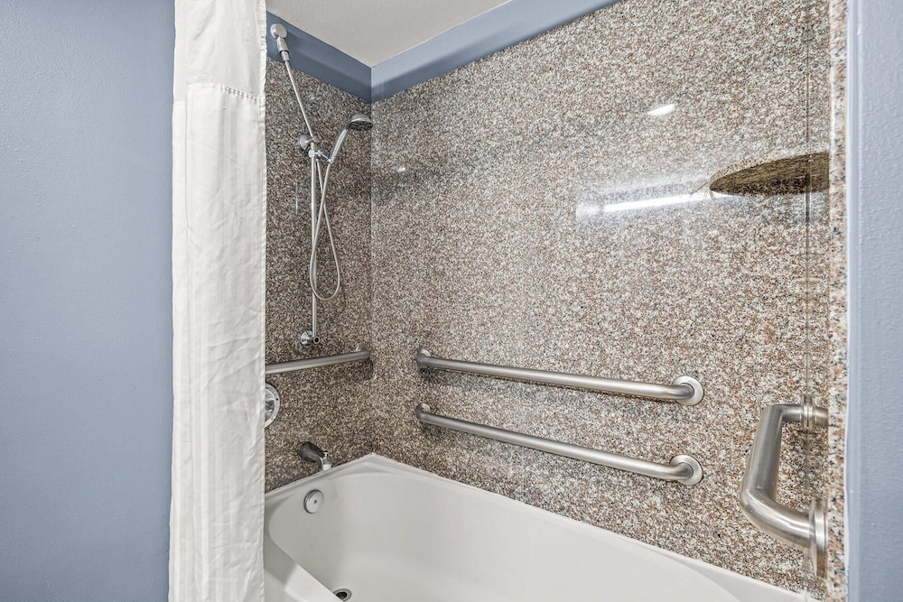 Quality Inn & Suites Tampa near Fairgrounds and Casino — Hotel rooms in Tampa, Florida