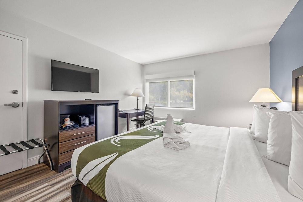 Quality Inn & Suites Tampa near Fairgrounds and Casino — Hotel rooms in Tampa, Florida