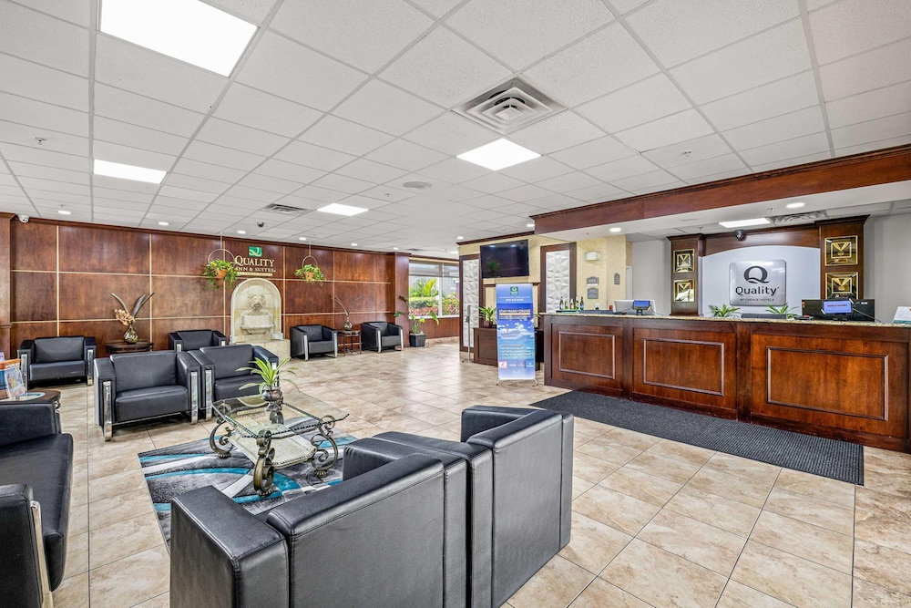 Quality Inn & Suites Tampa near Fairgrounds and Casino — Hotel building in Tampa, Florida