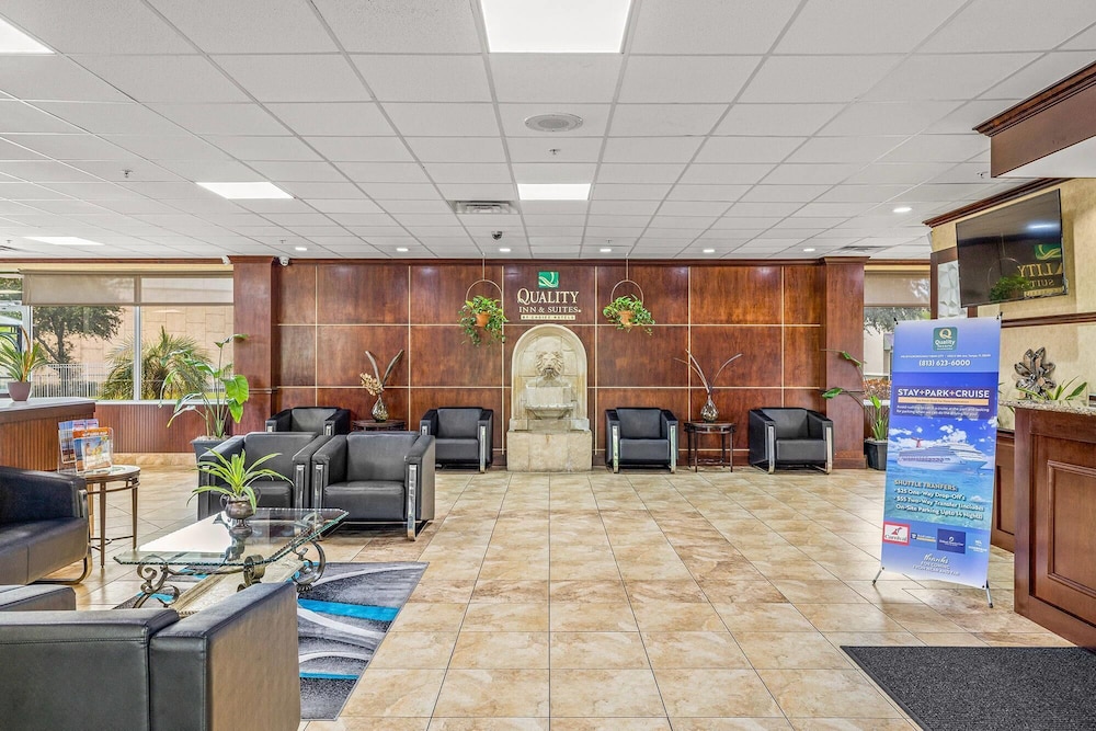 Quality Inn & Suites Tampa near Fairgrounds and Casino — Hotel building in Tampa, Florida