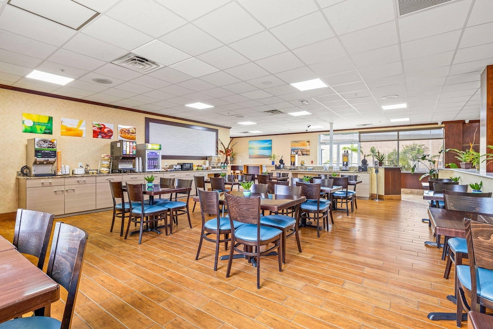 Quality Inn & Suites Tampa near Fairgrounds and Casino — Restaurant & bars in Tampa, Florida