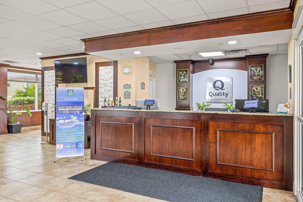 Quality Inn & Suites Tampa near Fairgrounds and Casino — Hotel building in Tampa, Florida