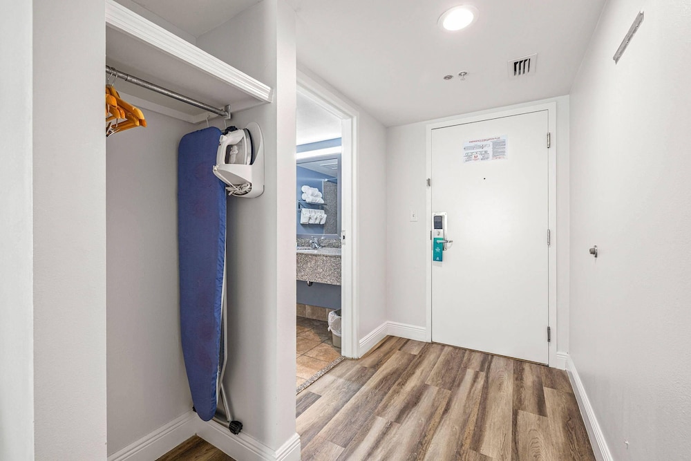 Quality Inn & Suites Tampa near Fairgrounds and Casino — Hotel rooms in Tampa, Florida