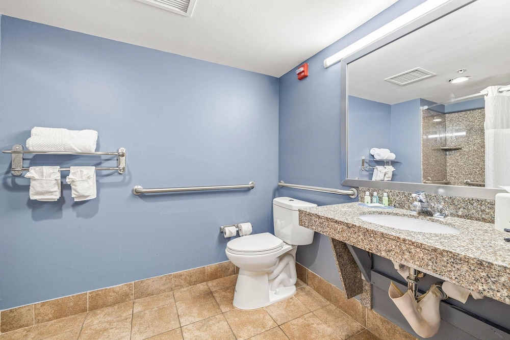 Quality Inn & Suites Tampa near Fairgrounds and Casino — Hotel rooms in Tampa, Florida