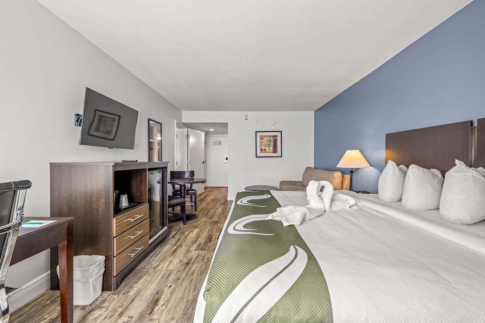 Quality Inn & Suites Tampa near Fairgrounds and Casino — Hotel rooms in Tampa, Florida