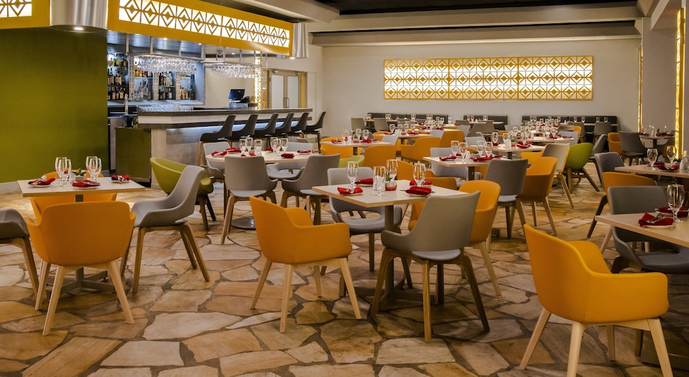 Holiday Inn Resort Aruba - Beach Resort & Casino by IHG — Restaurant & bars in Noord, Aruba