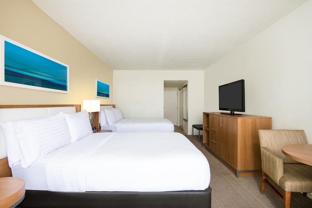 Holiday Inn Resort Aruba - Beach Resort & Casino by IHG — Hotel rooms in Noord, Aruba