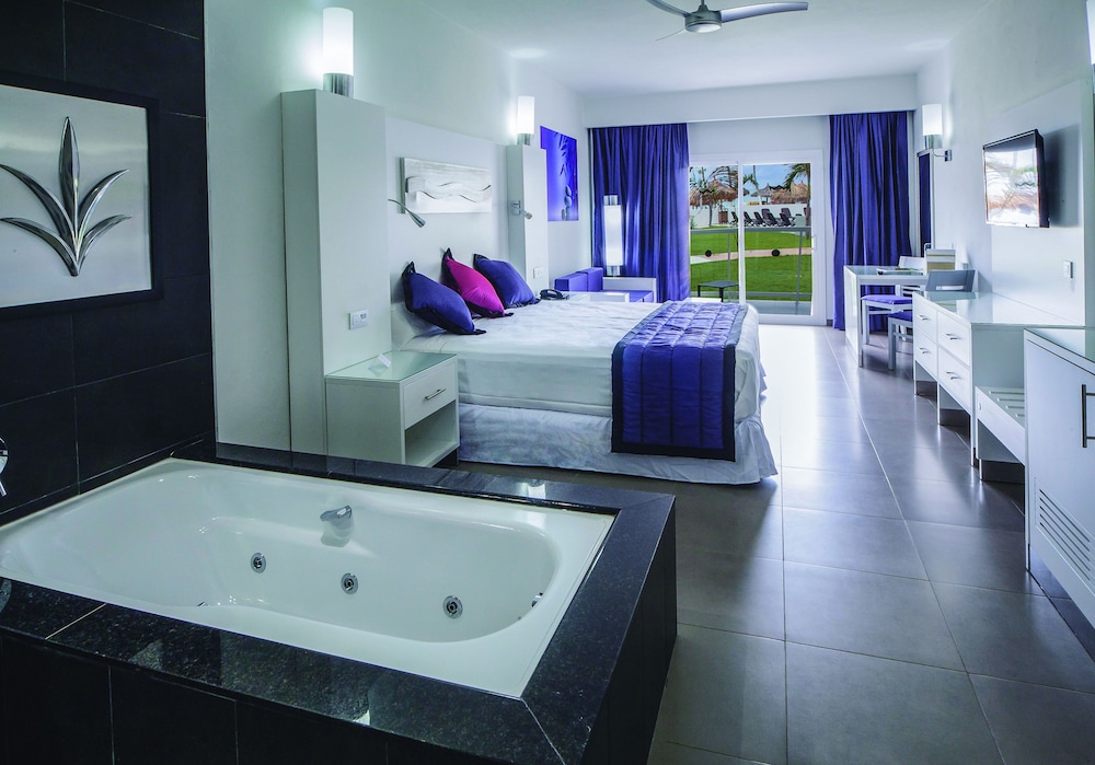 Hotel Riu Palace Antillas - Adults Only - All Inclusive — Hotel rooms in Noord, Aruba