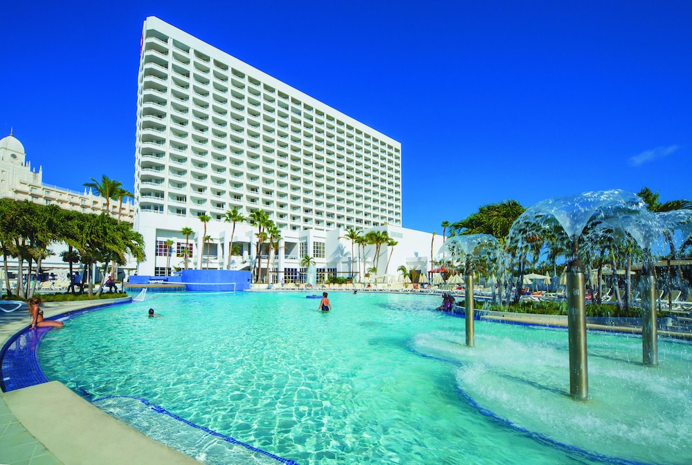 Hotel Riu Palace Antillas - Adults Only - All Inclusive — Swimming pool in Noord, Aruba