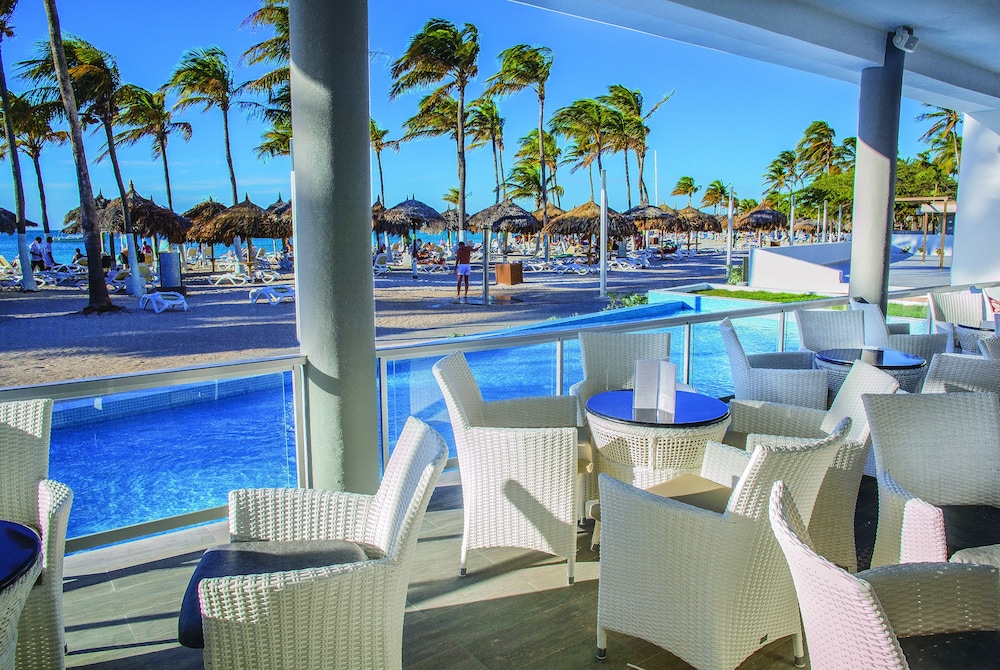 Hotel Riu Palace Antillas - Adults Only - All Inclusive — Restaurant & bars in Noord, Aruba